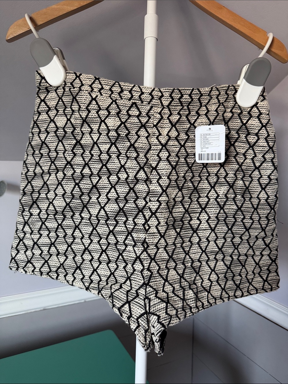 Lucca Couture - Textured Black and Cream Patterned Women’s Shorts Size:10  NWTS